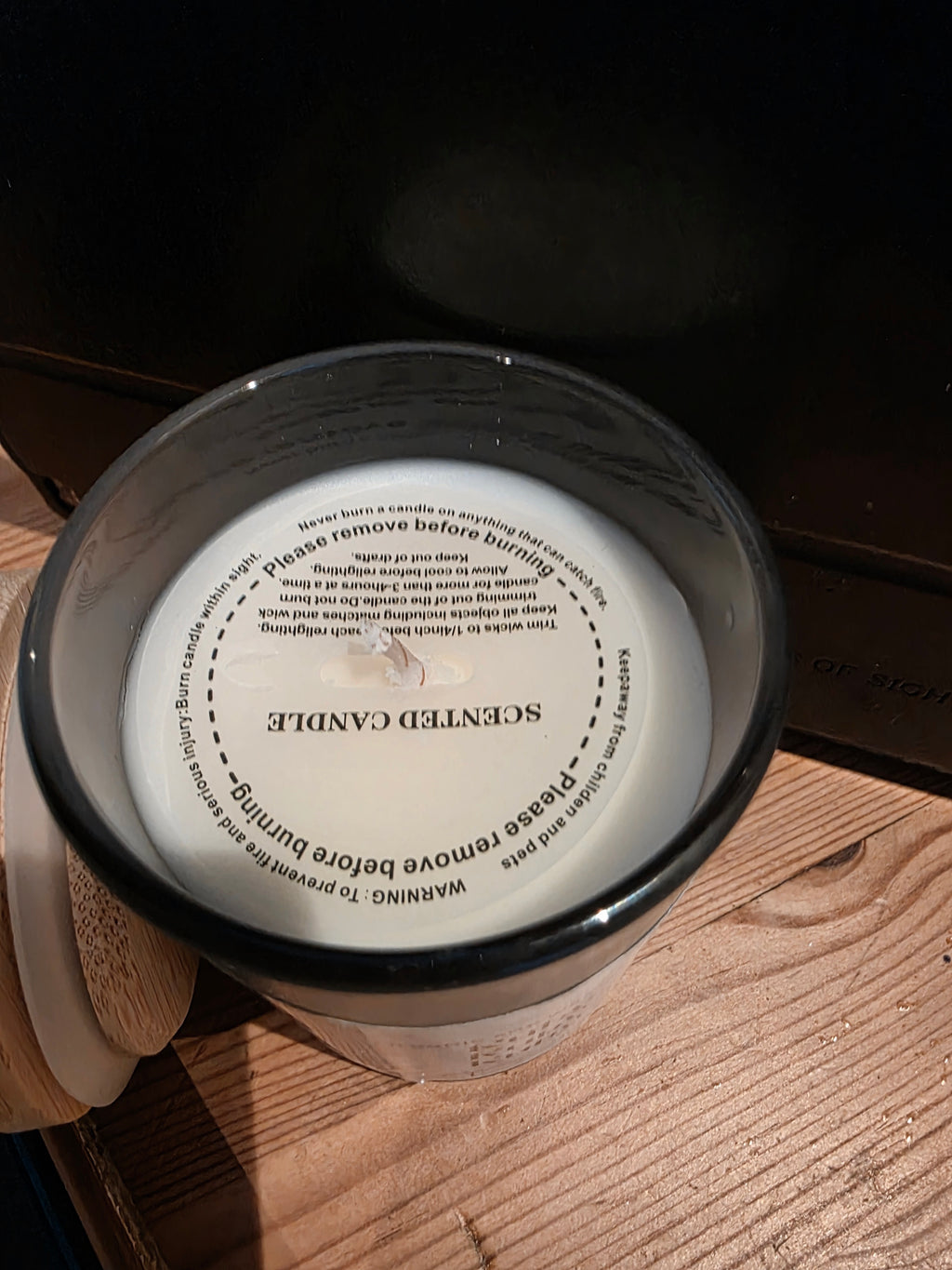 Pear And Freesia scented candle