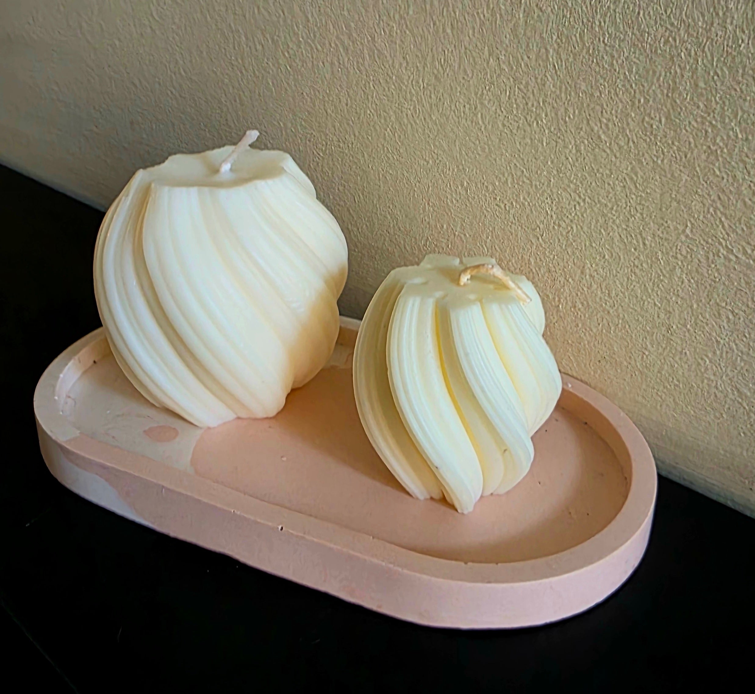Twirl sculpted candle set