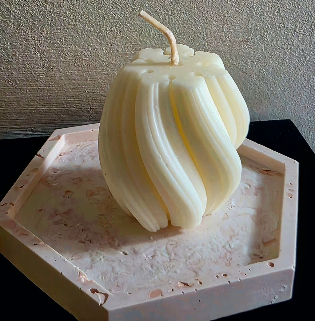 Small Twirl Sculpted candle