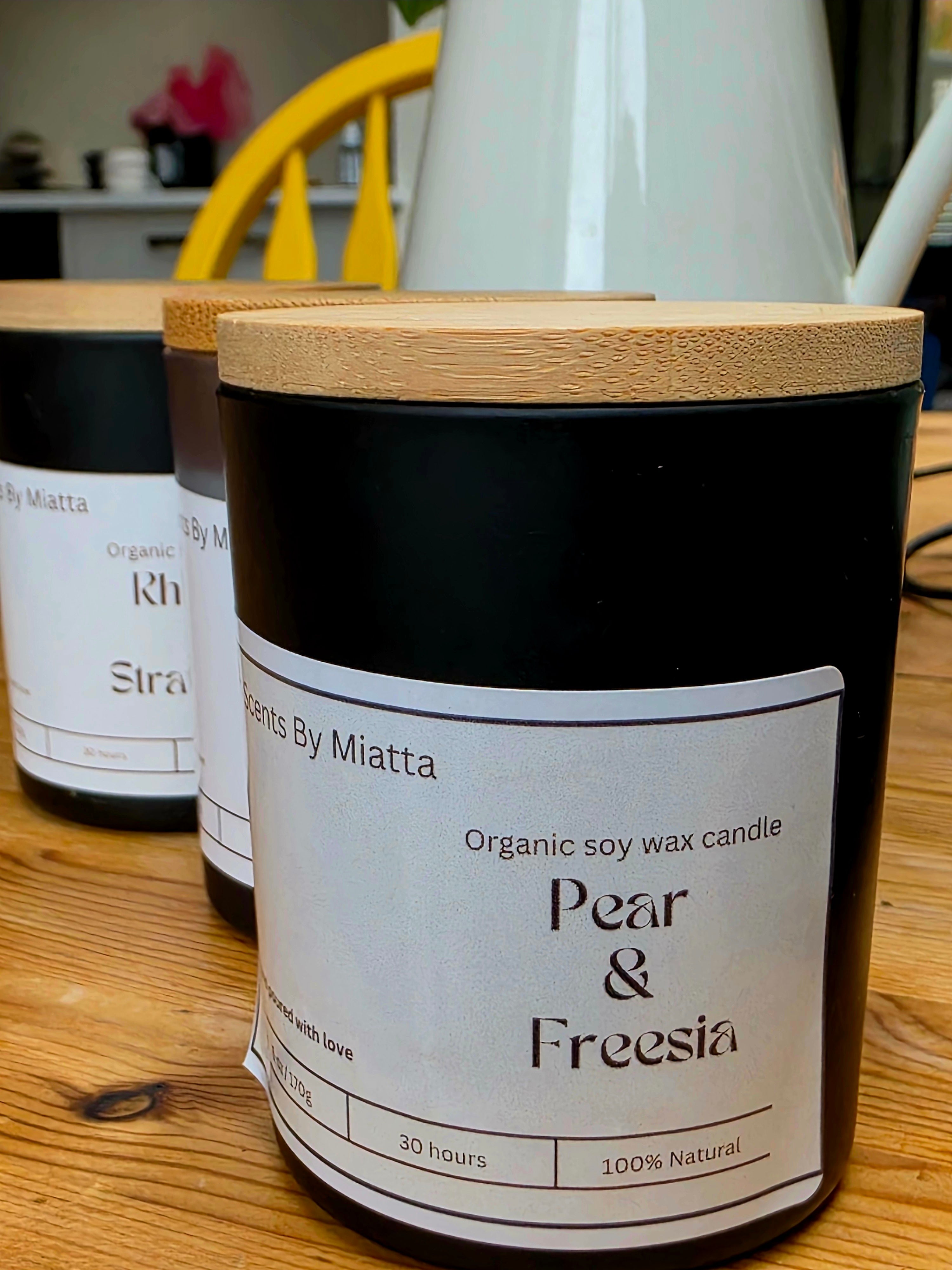 Pear And Freesia scented candle